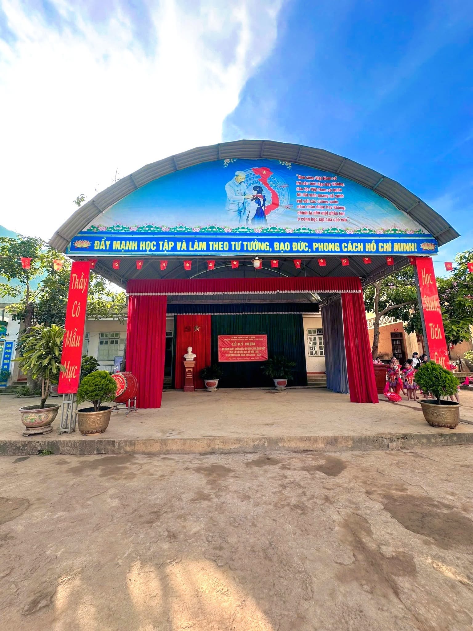 Khuôn viên Trường Hua Nhàn 2